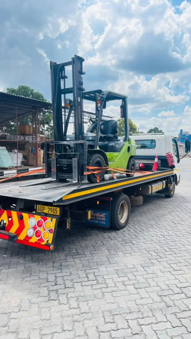 Forklift transported by Billy Towing