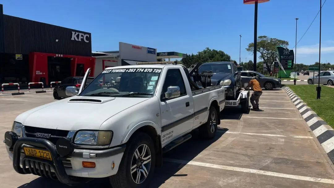 Front view of a Billy Towing Isuzu recovery truck